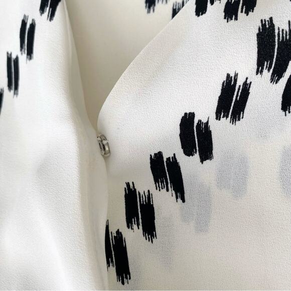 41 Hawthorn Wrap Sleeveless Blouse White and Black with Tie Medium - Picture 4 of 9